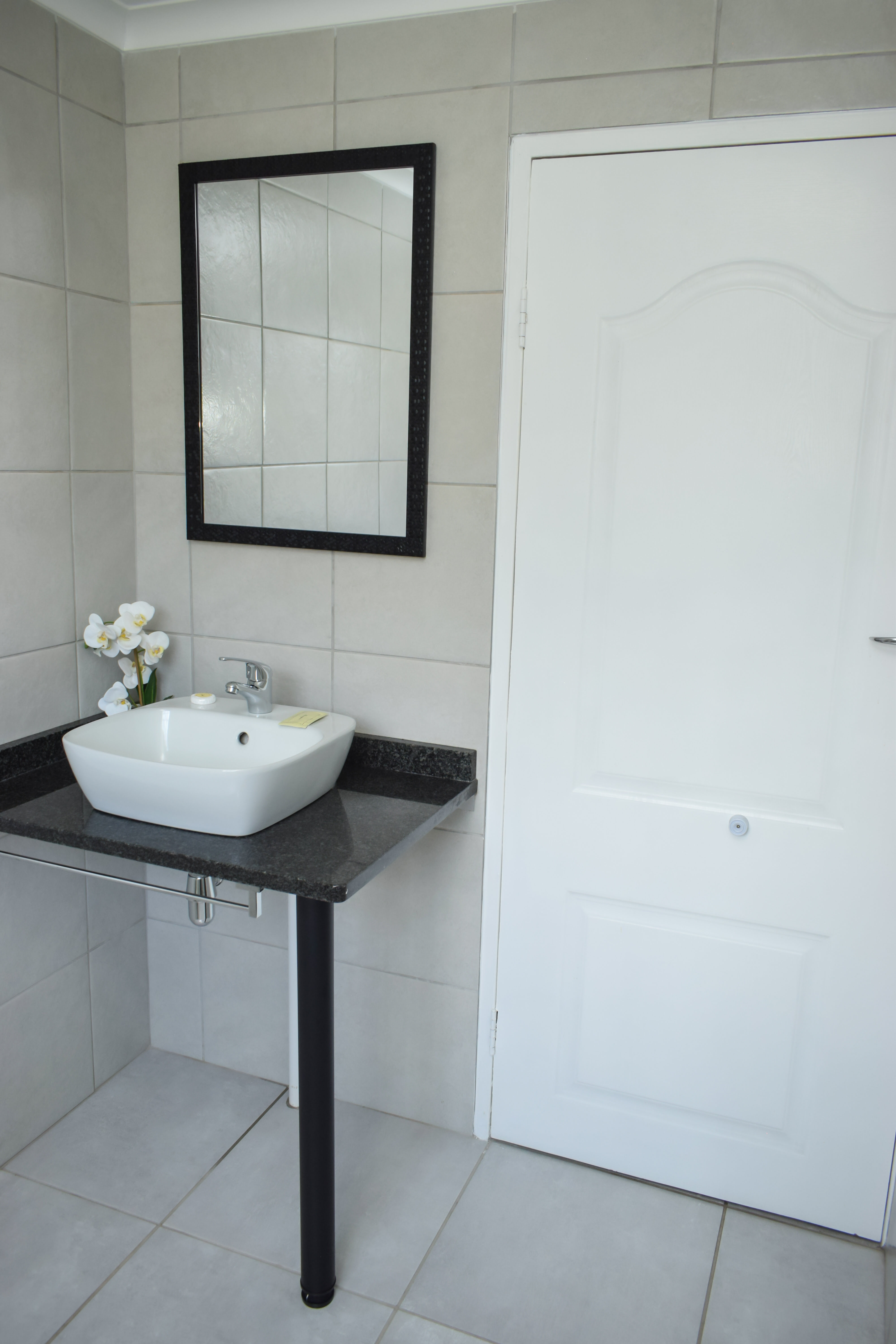 Double Deluxe Room Bathroom